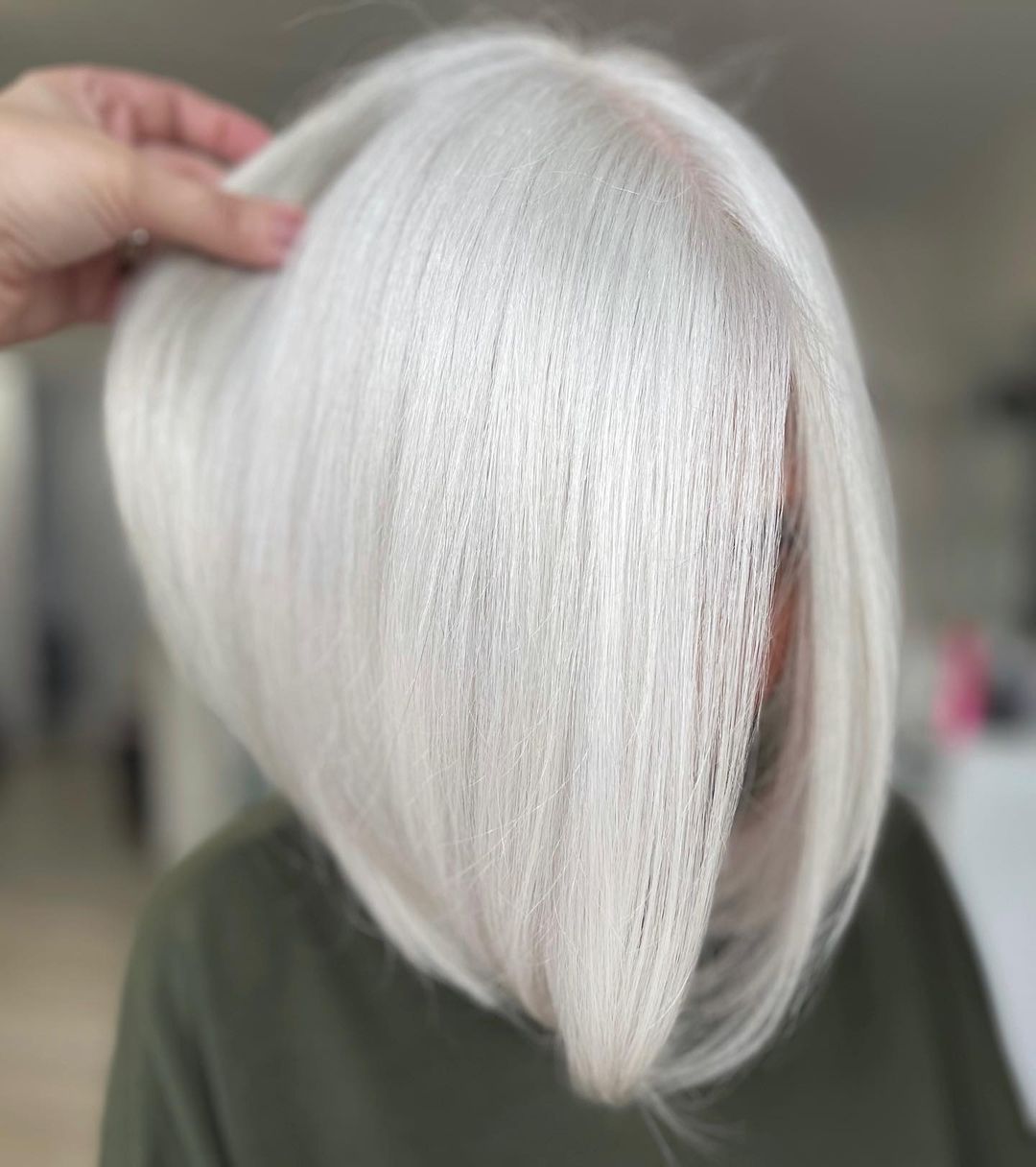 Chic Inverted Platinum Lob